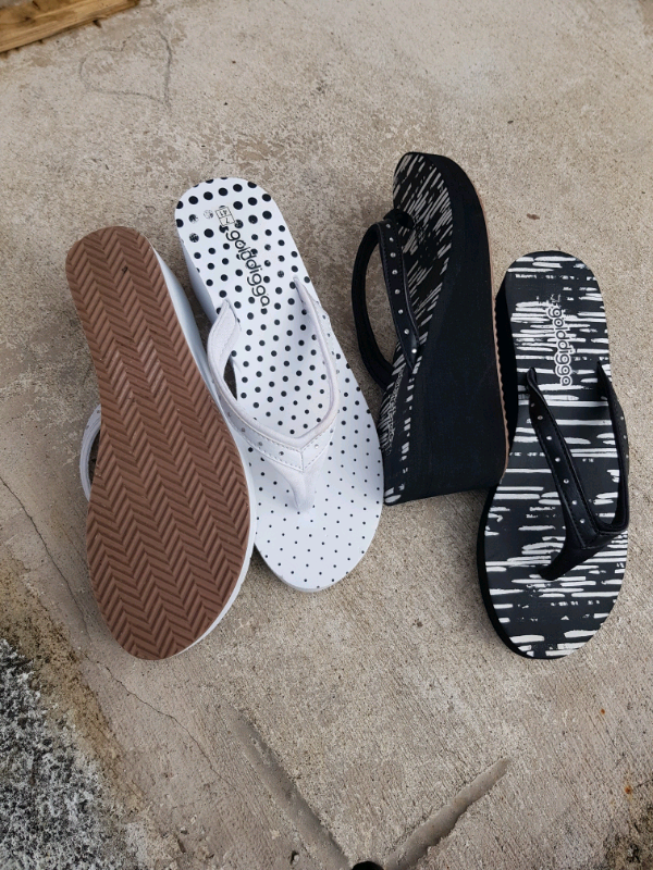 golddigga flip flops